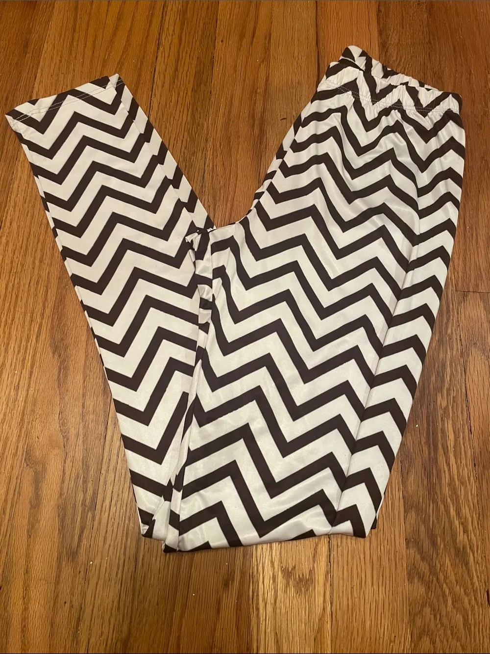Black and White Chevron Leggings